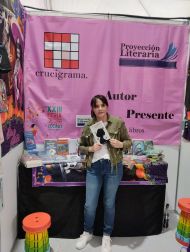 Lu Carmona en la FIL del Zócalo, 2023, con su libro "El Tintero de Lu".